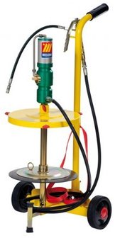 Pneumatic grease pump