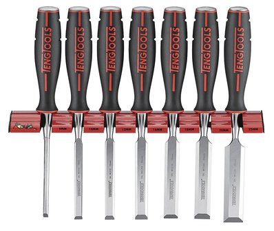 Wood chisel set on wall rack 7-piece