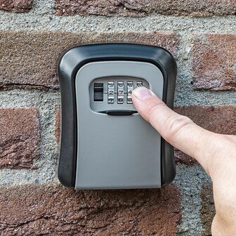 Key safe with combination code
