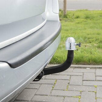 Chrome towbar cap with lock