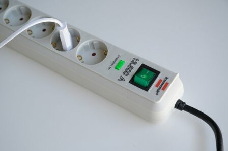 13.500A extension lead with surge protection 6-way light grey 1,5m H05VV-F 3G1,5