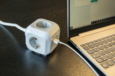 USB-Charger socket cube 4-fold, 1.4m H05VV-F 3G1,5