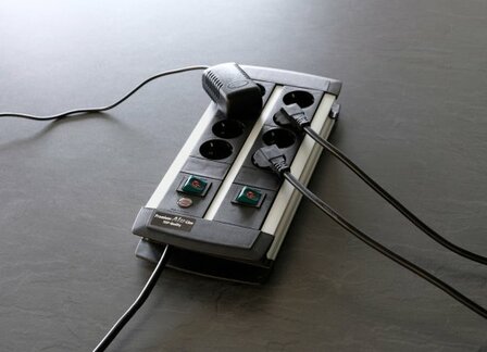 Technics extension lead 8-way Duo black 3m H05VV-F 3G1.5 with every 4 sockets switched