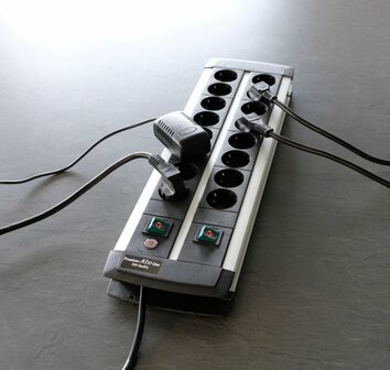 Technics extension lead 16-way Duo black 3m H05VV-F 3G1.5 with every 8 sockets switched