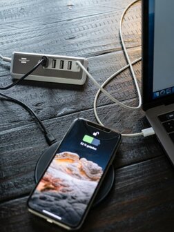 USB multicargador con cable textil de 1,5 m 4x USB + 1x USB C