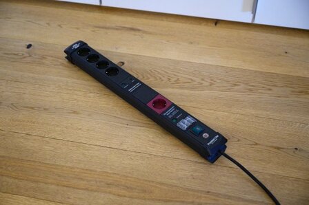 60.000A surge protection automatic extension lead 5-way 1 main socket 4-follow sockets black 3m H05VV-F 3G1,5