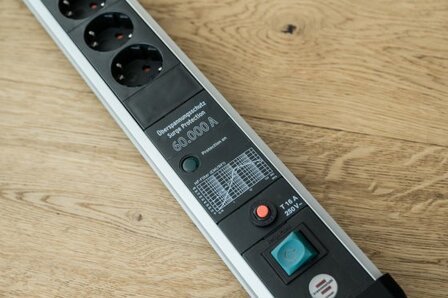 60.000A extension lead with surge protection 8-way 3m H05VV-F 3G1,5