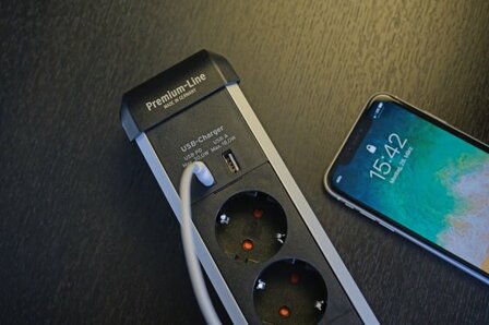 Extension Lead With USB-Charger 6-way 3mH05VV-F 3G1.5