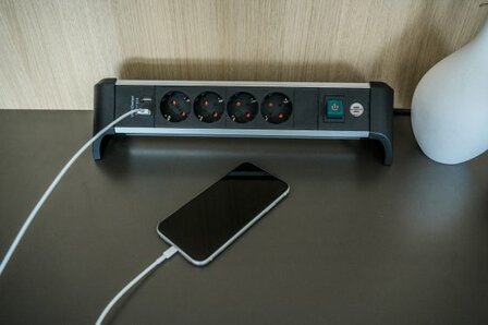 Extension Lead with USB-charger 4-way 1.8m H05VV-F 3G1.5