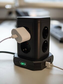 Socket tower 8-fold with 4x USB black 2m H05VV-F3G1.5