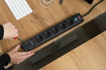 extension lead with 2 USB C charging sockets 5-way black 3m H05VV-F3G1.5