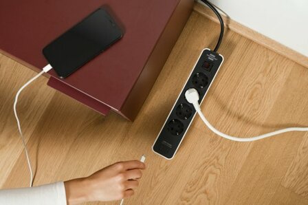 extension lead with 2 USB C charging sockets 4 sockets white black 1.5m H05VV-F3G1.5
