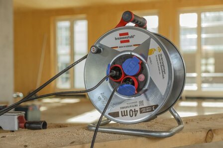 Garant S IP44 cable reel 40m H07RN-F 3G1,5