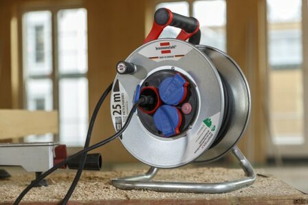 Garant S IP44 cable reel 25m AT-N05V3V3-F 3G1.5 black