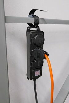 Fastening and fixing strap