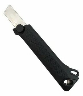 Utility knife with extra-strong blade