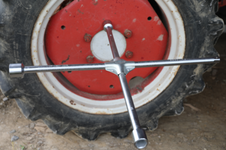 Four-Way Wheel Wrench for Trucks, 24x27x32x3/4 4pt. Head