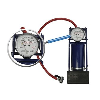 Foot pump single cylinder with manometer