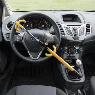Steering wheel lock adjustable with two keys