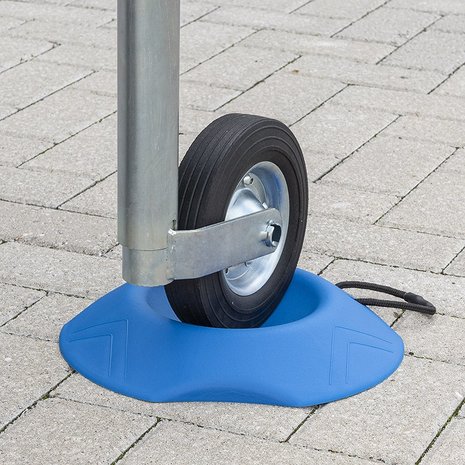 Wheel chock for nose wheel