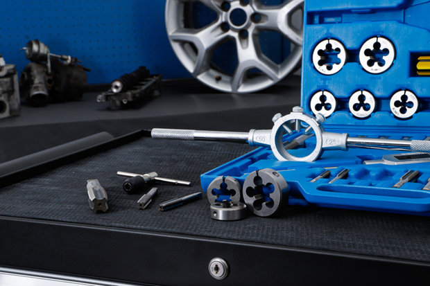 Tap and Die Set Inch Sizes 1/4 -1 45 pcs