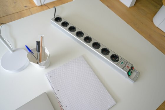 13,500A surge protection power strip 8-way silver 2.5m H05VV-F 3G1,5