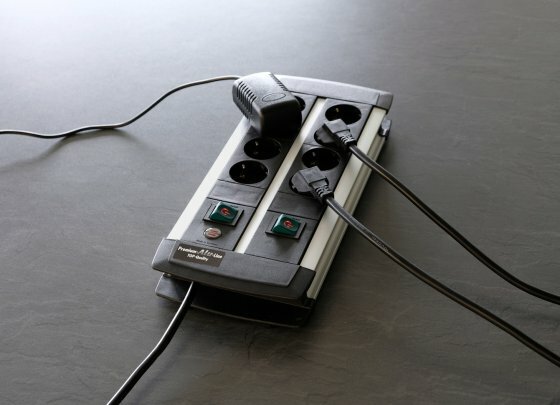 Technics extension lead 8-way Duo black 3m H05VV-F 3G1.5 with every 4 sockets switched