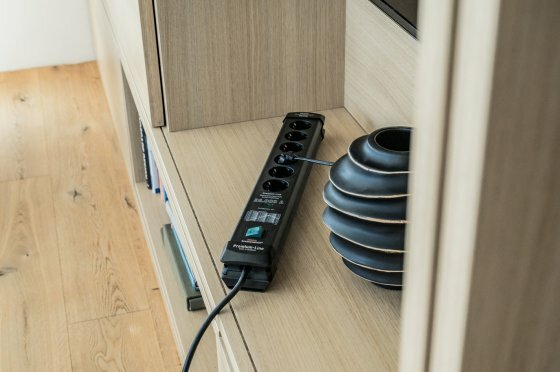 26000A extension lead with surge protection 6-way black 1.8m H05VV-F 3G1.5