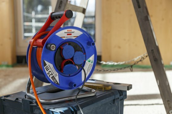 Garant IP44 cable reel 25m AT-N05V3V3-F 3G1.5