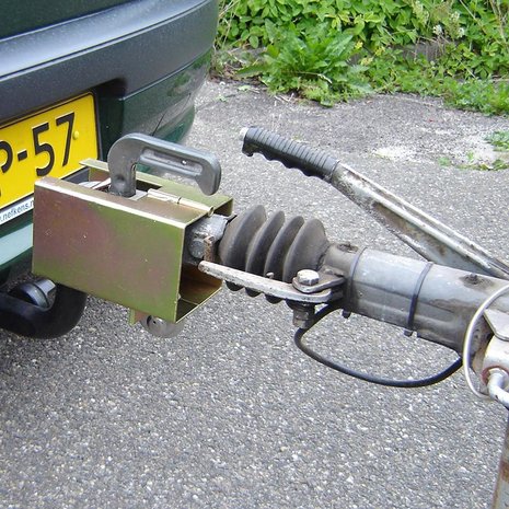 Coupling hitch lock divisble with discus lock