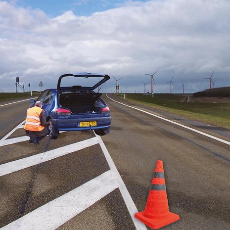 Foldable safety cone with LED lighting