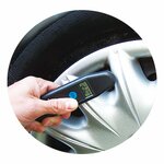 Digital tire pressure gauge