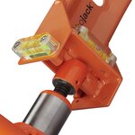 Hydraulic jack with leveller for twin axle