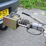 Coupling lock divisible