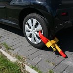 Universal wheel clamp